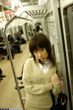 娇妻被三人同时顶到高潮