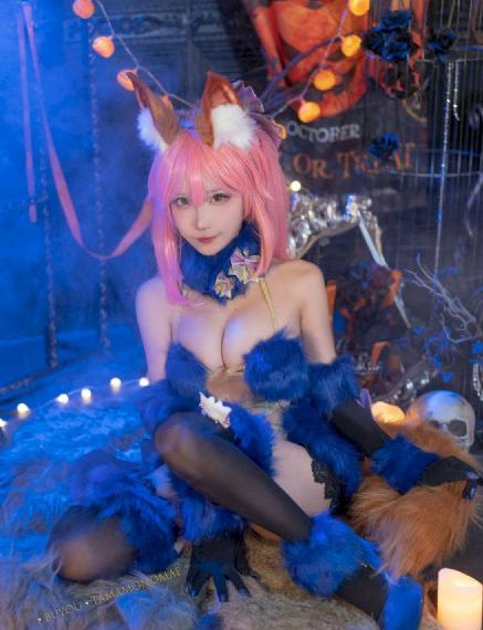 被多人舔吃私处高潮