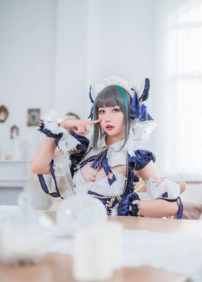 她发出满足的呻吟声