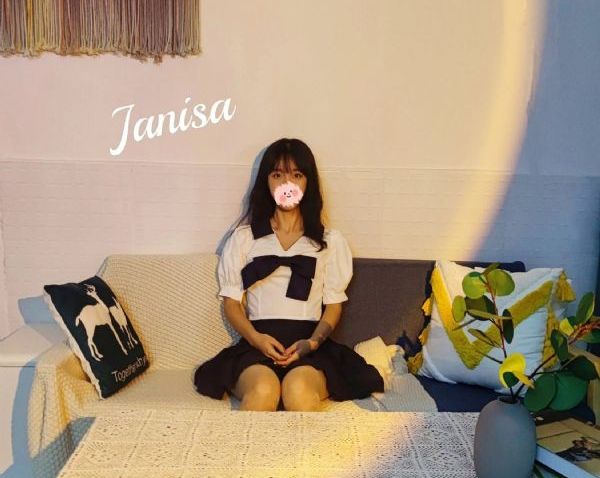 摁在床上扒开腿摸屁股