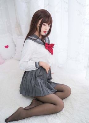 叔父和侄女在客厅h