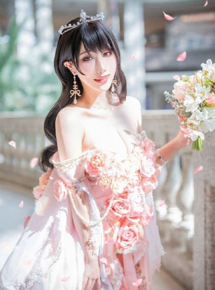 美女洗澡露全胸露屁股